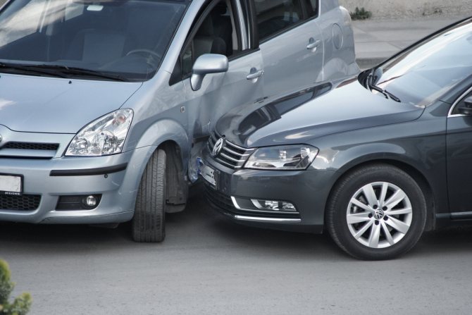 Who and how determines the severity of injury to health in a road accident? From whom can compensation be recovered for causing moderate harm to health in an accident? What payments can you expect? Read our material. 